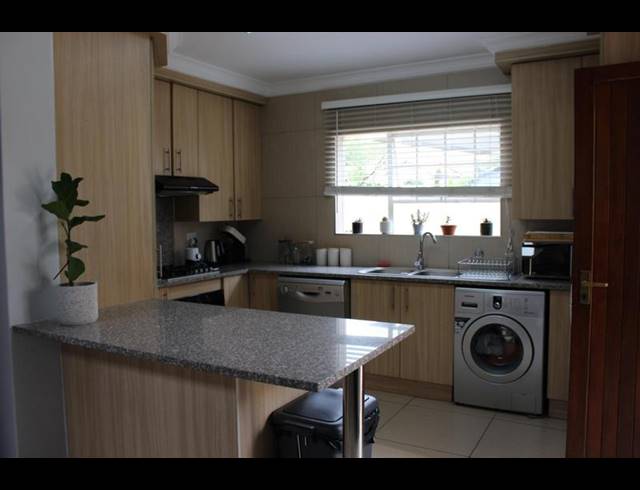 2 BEDROOM TOWNHOUSE FOR SALE IN BEDFORDVIEW